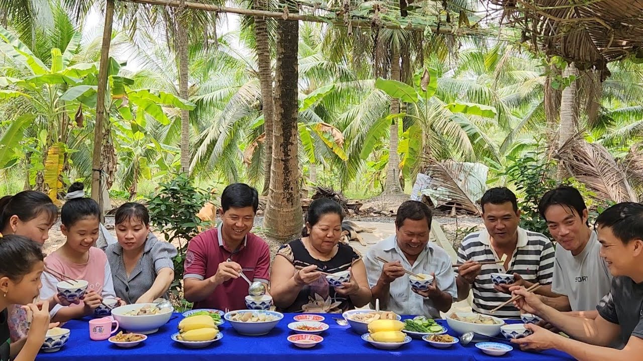 Ăn Cho Đã Thèm với Món Giò Heo Hầm Măng Đầu Mùa Khi Cùng Anh Em Họp Mặt | TKQ & Family T1346