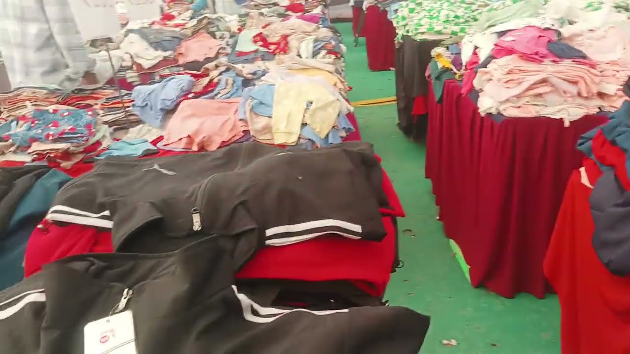 Shopping karne ke liye gaya tha