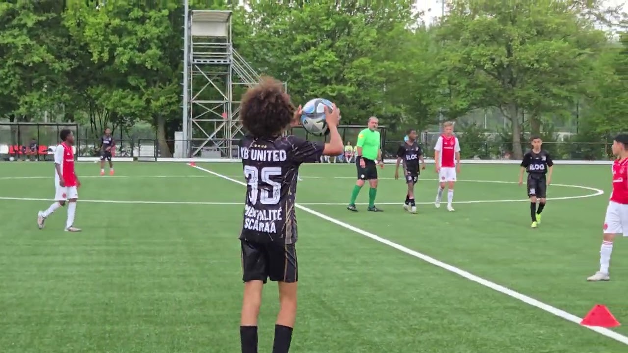 Ajax-Kb United, 1ère mi-temps