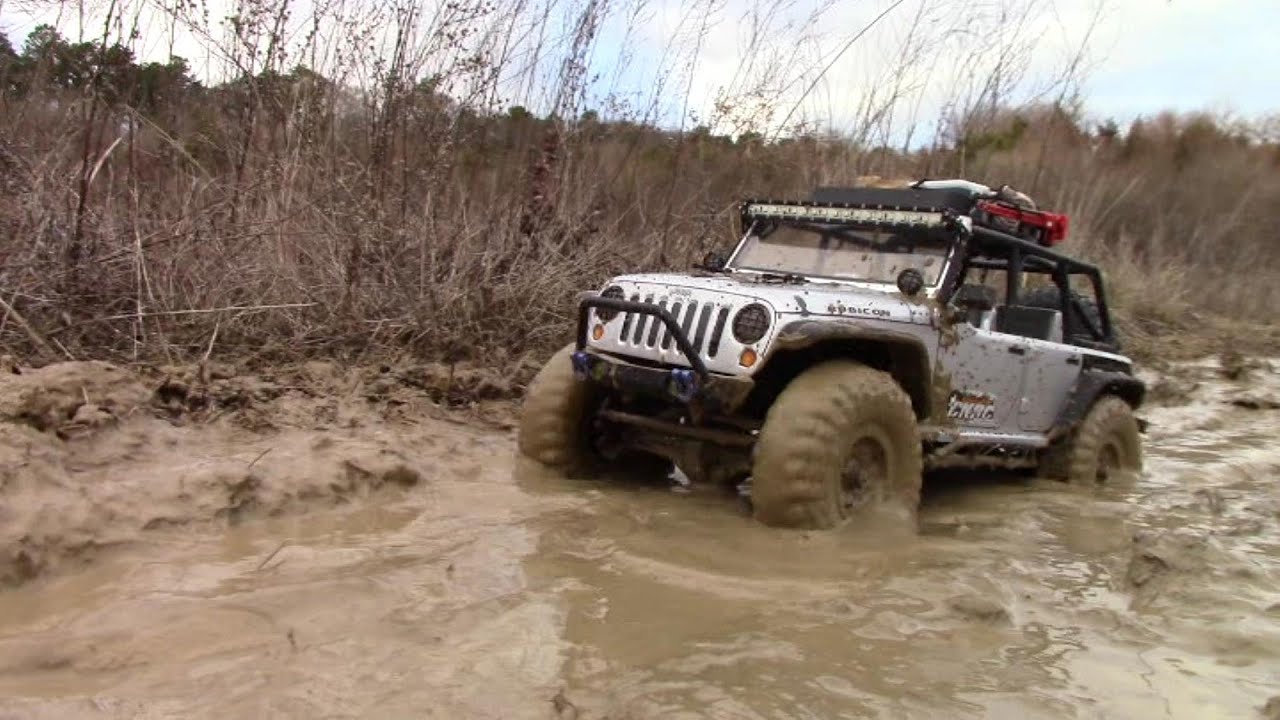 Axial SCX10 Jeep Wrangler Rubicon - Journey To Find Mud!