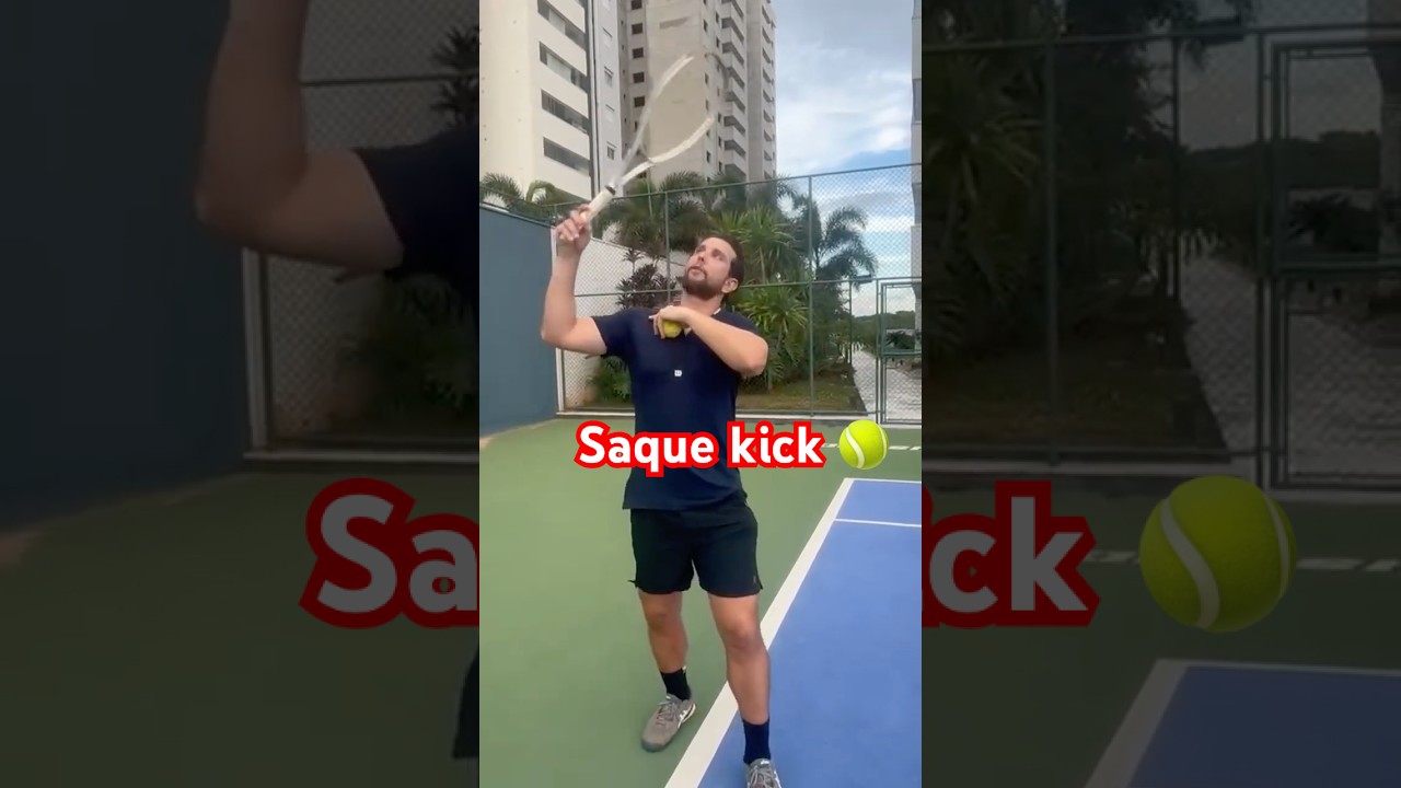 Treinando o saque kick. American twist, com a Yonex V Core Branca 