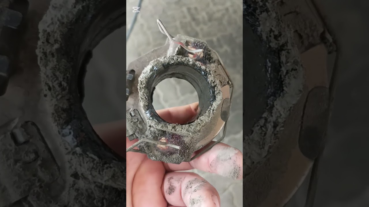 Toyota Hilux engine seal bearing replacement 