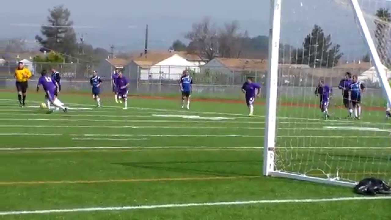 Momento Deportivo Liga de Futbol de Mayores en San Leandro