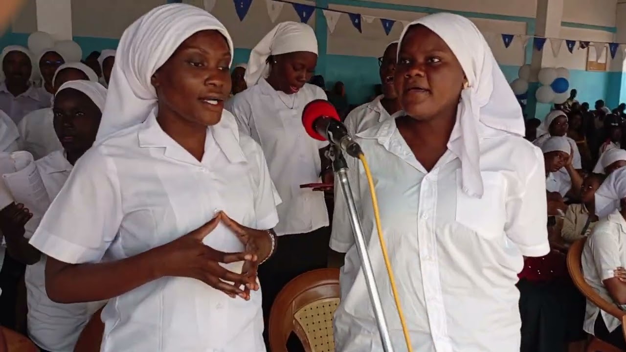 Chorale Dimba chante Do u do Paroisse YOLODANI