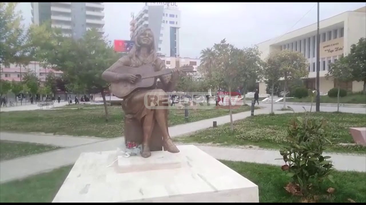 Tenori lushnjar zgjon qytetin me k&euml;ng&euml;t e tij, fal&euml;nderon pensionist&euml;t p&euml;r veprat e nd&euml;rtuara