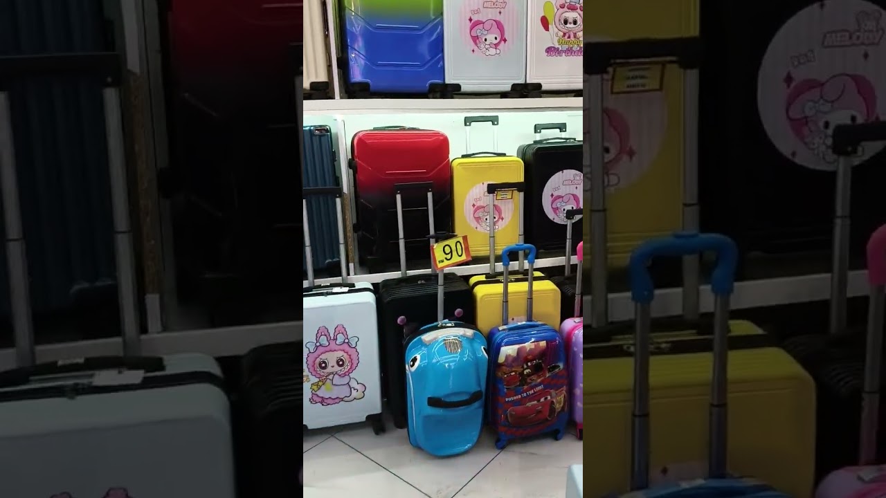 তো দেখো বন্ধুরা কত রকম জিনিসের দোকান একটা মল