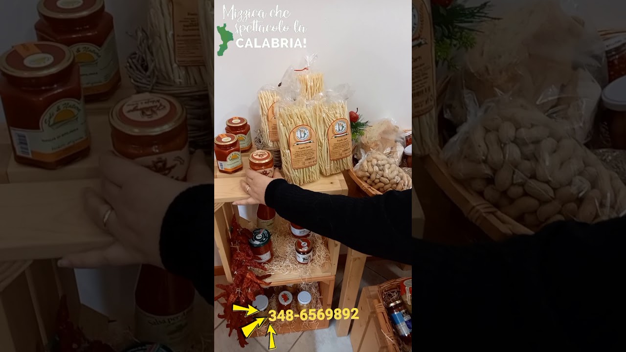 Preparazione cesta natalizia prodotti tipici Calabresi