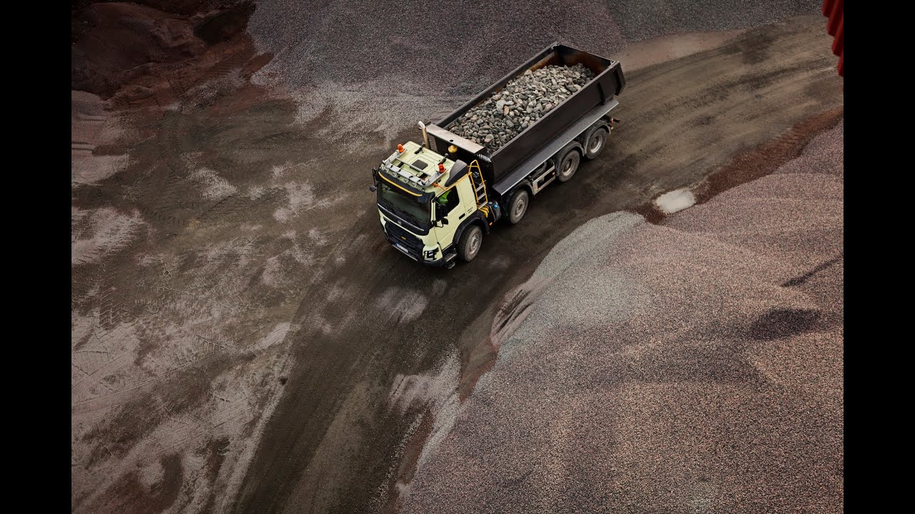 Volvo Trucks - Running footage: Five new features for rough terrain - Volvo FMX