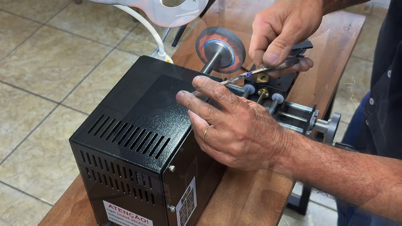 Máquina para afiação de Alicates de Cutícula A2X1 - Demonstrando afiação completa - Pratika Amollar