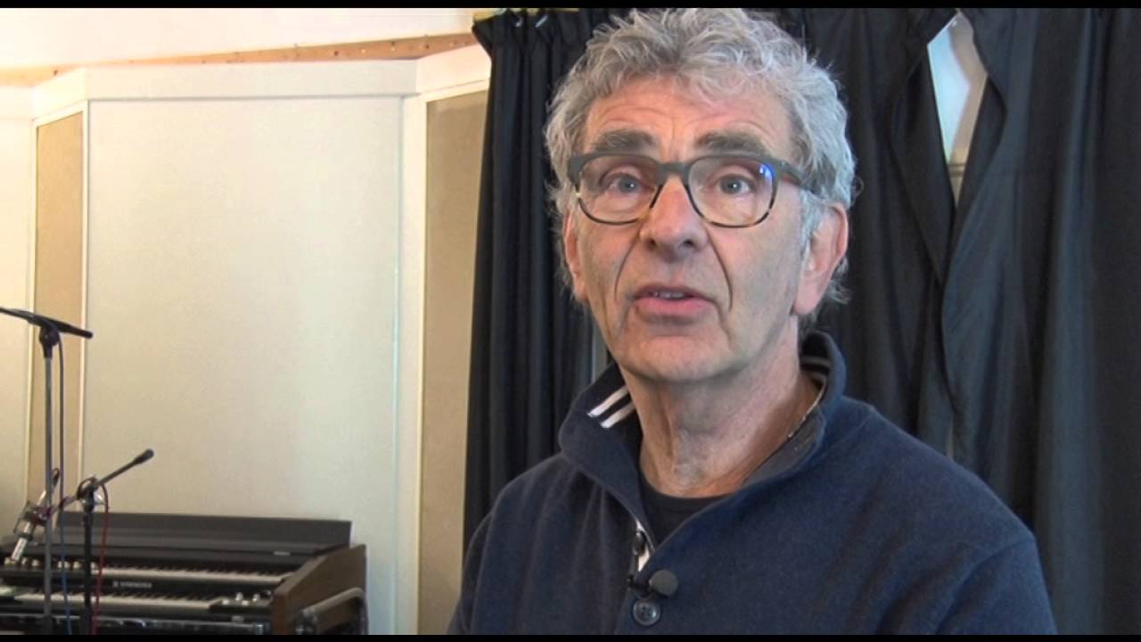 Woeste man met hakbijl slaat studio in Loosdrecht kort en klein