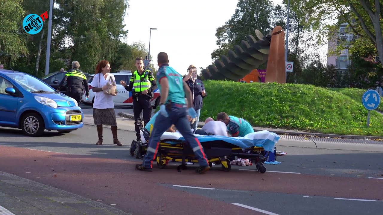 Fietsster aangereden op rotonde in De Hoef in Alkmaar (15 oktober 2021)