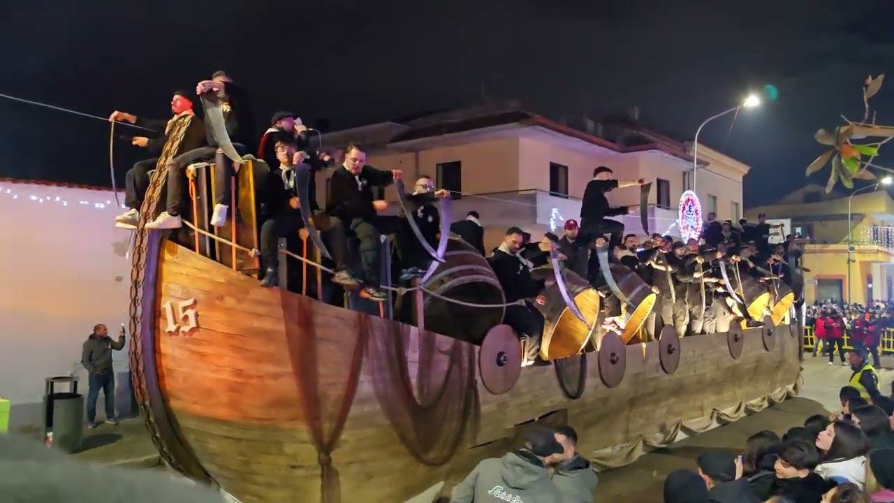 Carri Macerata Campania 2025. A Cumpagnia e Sant'Antuono, sfilata piazza.