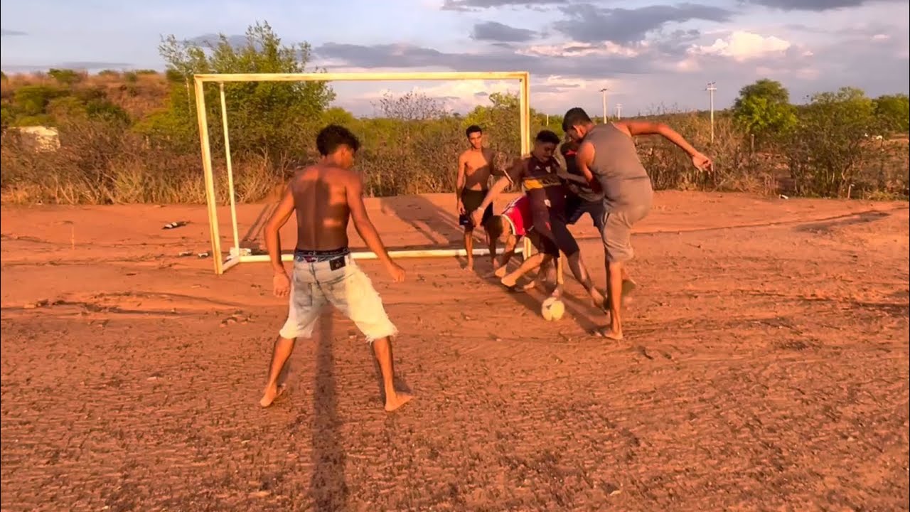 DESAFIO DE FUTEBOL COM BOLA DE CONCRETO - olha no que deu