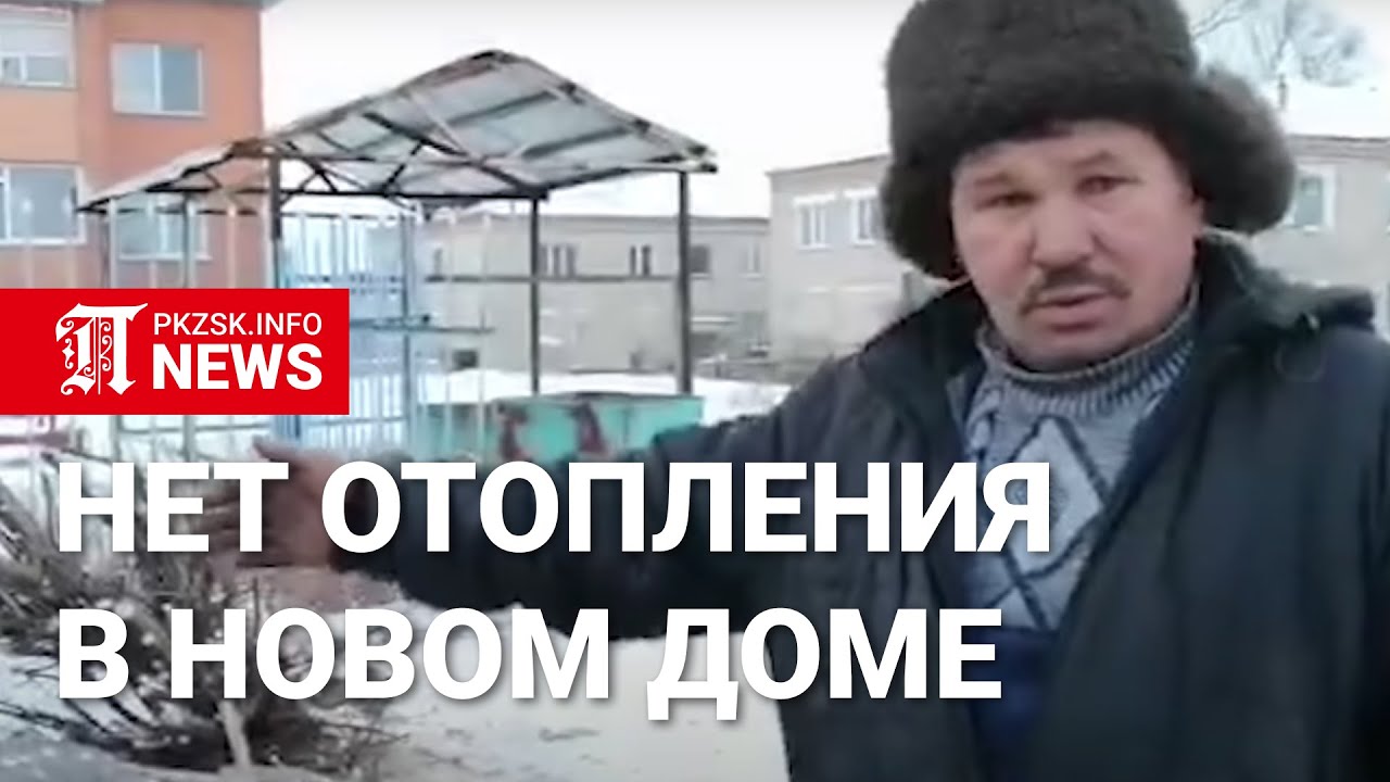 Это ЖКХ-ц: чтобы согреться в новом доме приходится рубить дрова. Мамлютка, Северный Казахстан