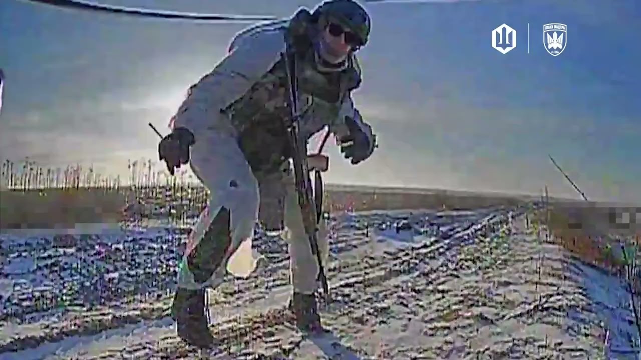 Затанцює менуети, менуети. Знімкують пілоти 414 бригади Птахи Мадяра