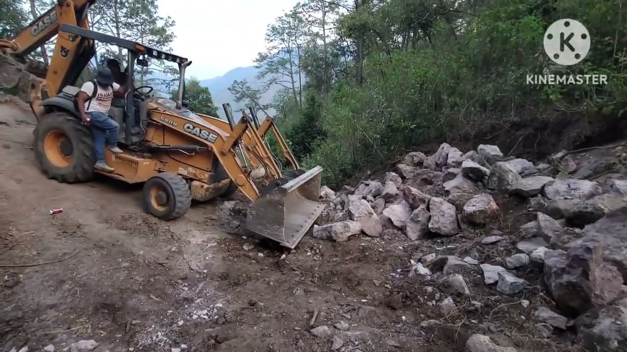 acarreo de piedra cantera para muro de contención panteón municipal San Pedro Cajonos 2025