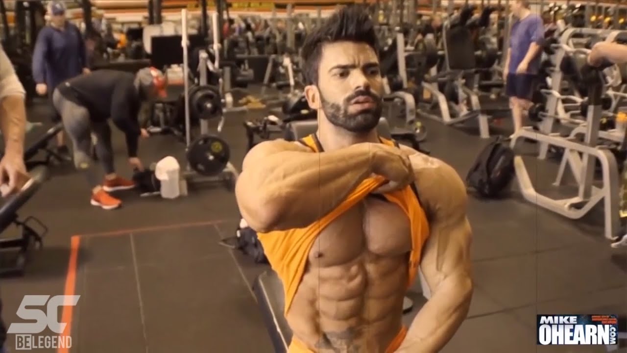 Тренировка груди Сержи Констанс и Майка О'Хирна в спортзале Golds Gym Venice, Лос-Анджелес