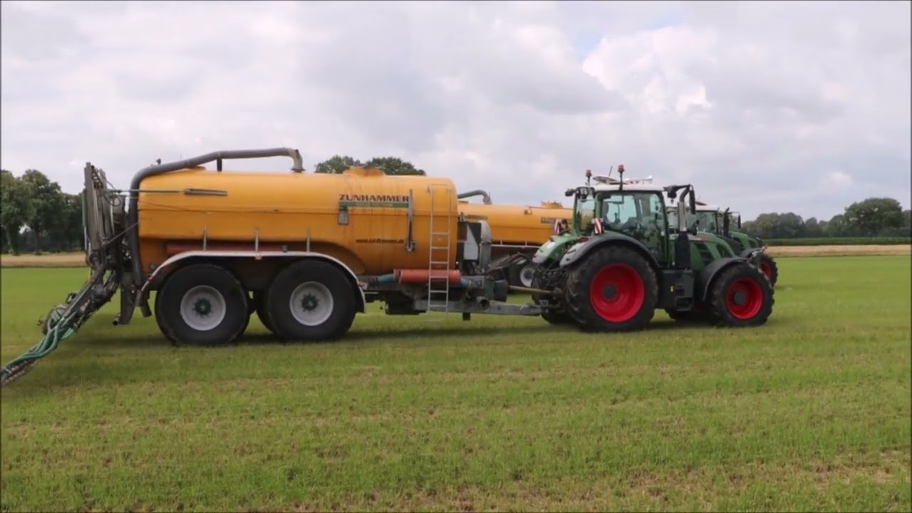 Fendt 724/826 mit Zunhammer beim Naturdünger ausbringen.