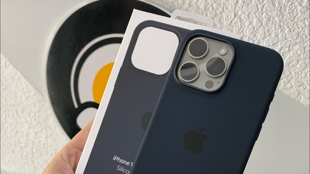 Trên tay ốp Apple Silicone MagSafe iPhone 15 Pro Max màu đen