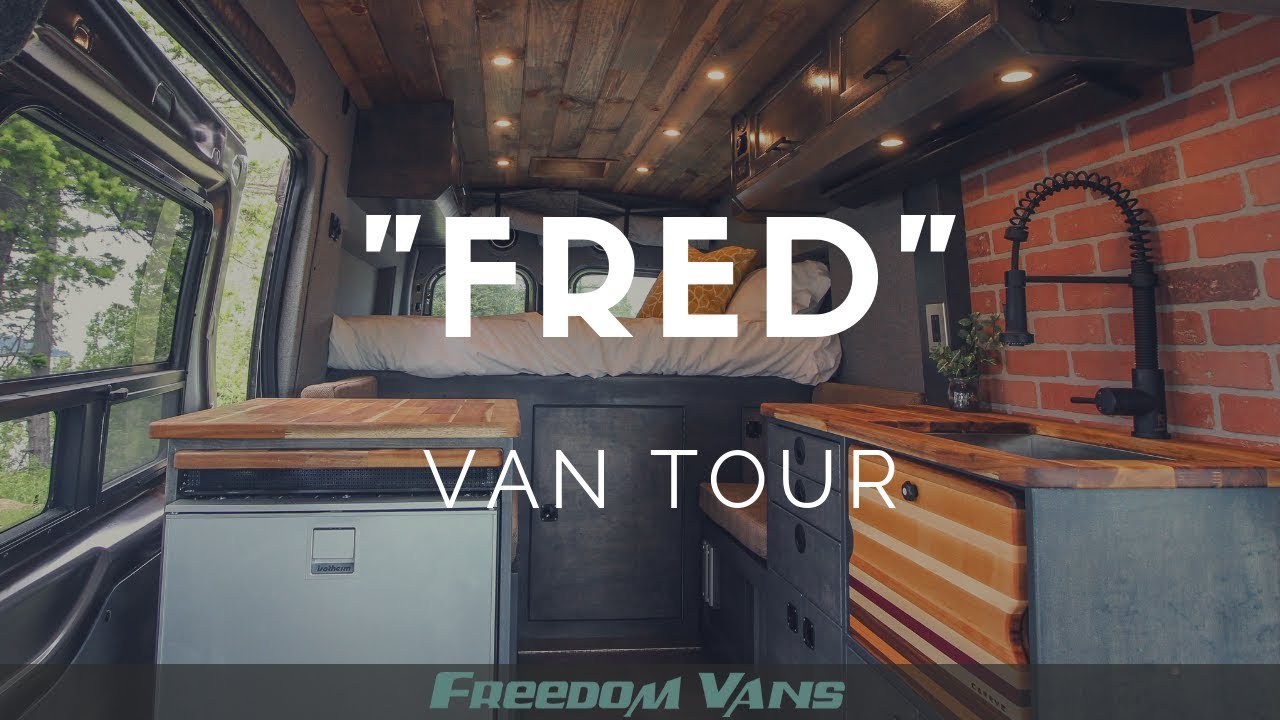 Переделка фургона Ford Transit с лифтом и офисным гидом