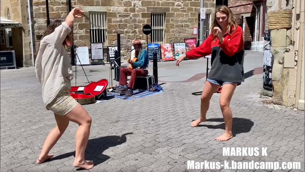 Busker gets them dancing in Hobart! - ‘Sixteen Tons’