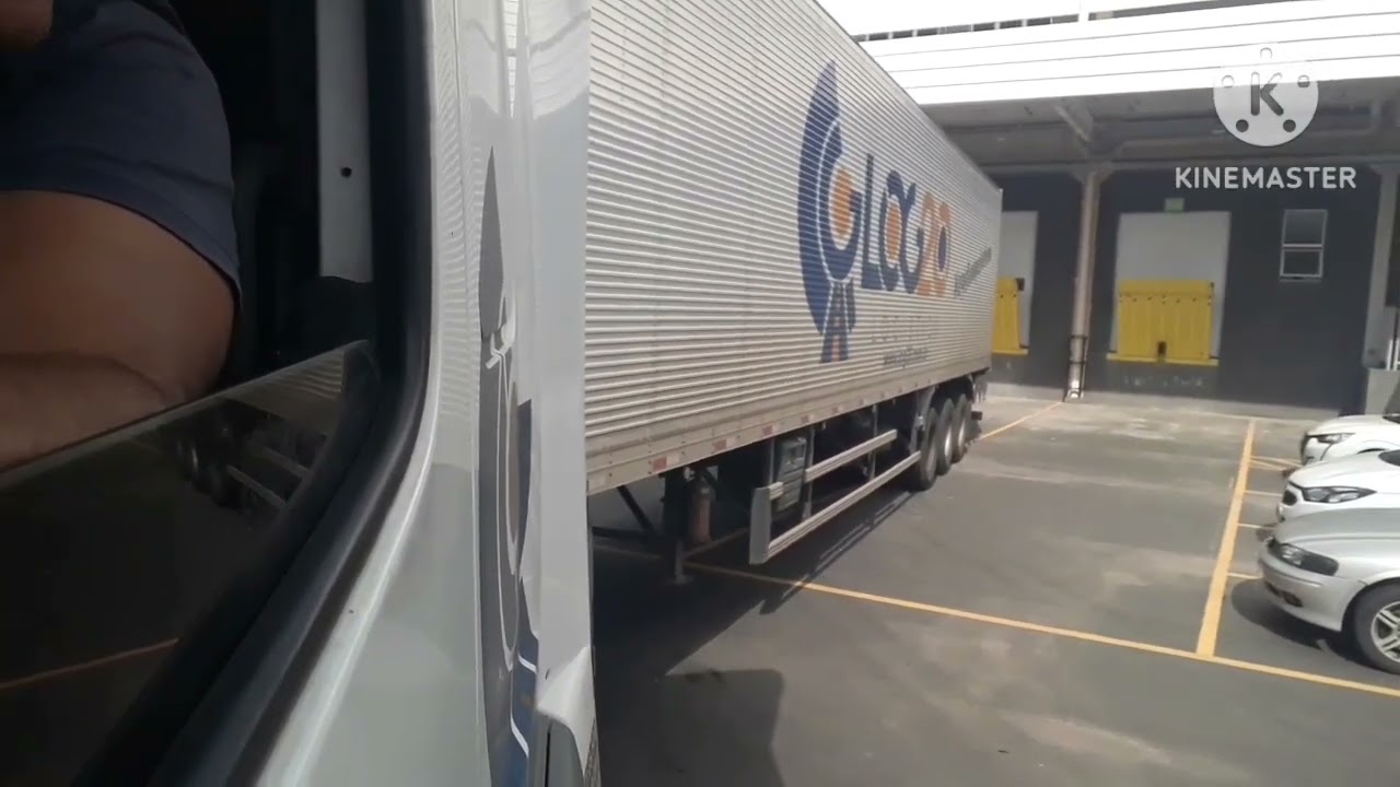 Manobra de carreta nas Docas