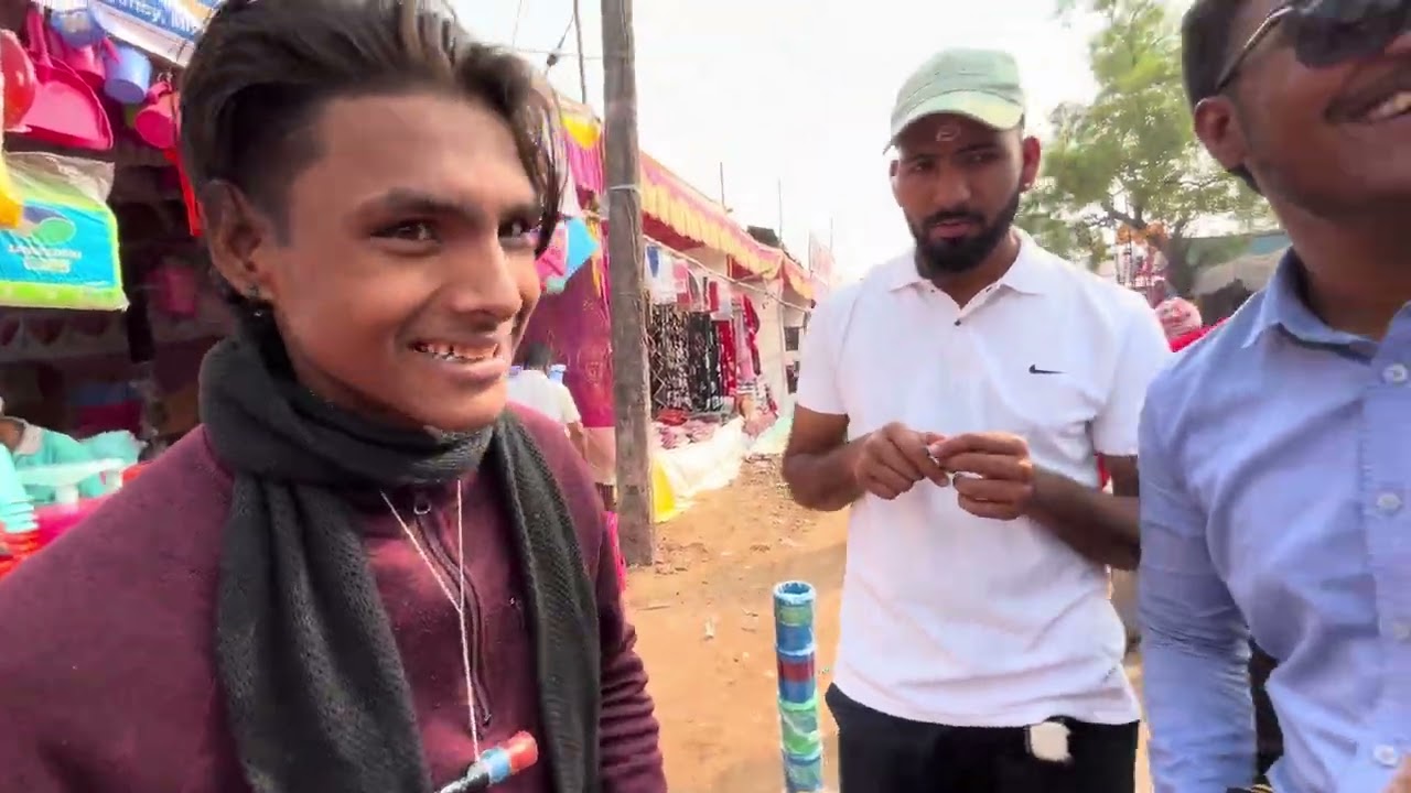दुसरा दिवस गेलो दर्शनाला म्हसोबा देवाच्या मंदिरात आणि जत्रेत फिरलो बैला बगायला 