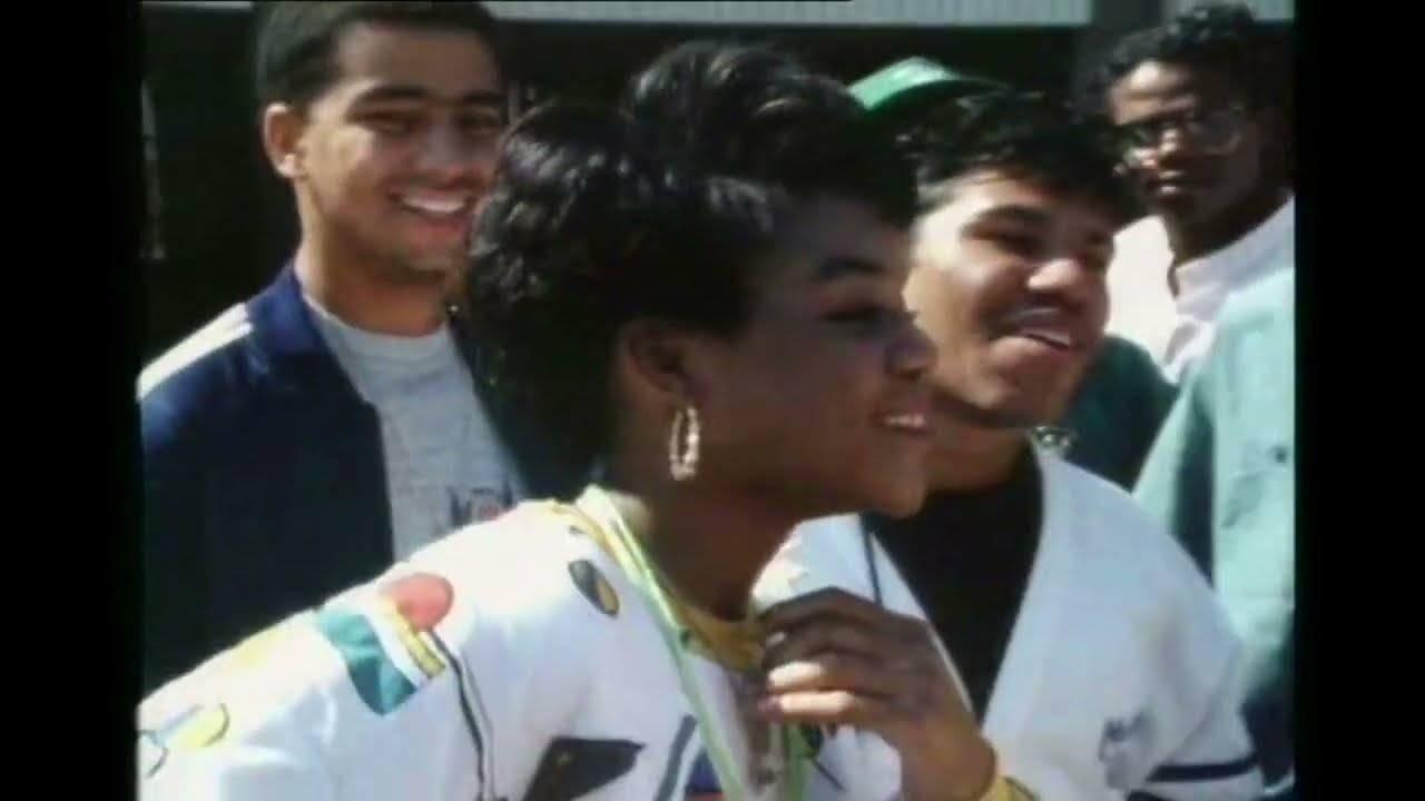 Micki Dee And The Tru Crew Featuring Cilo - The Barnyard Beat 1986