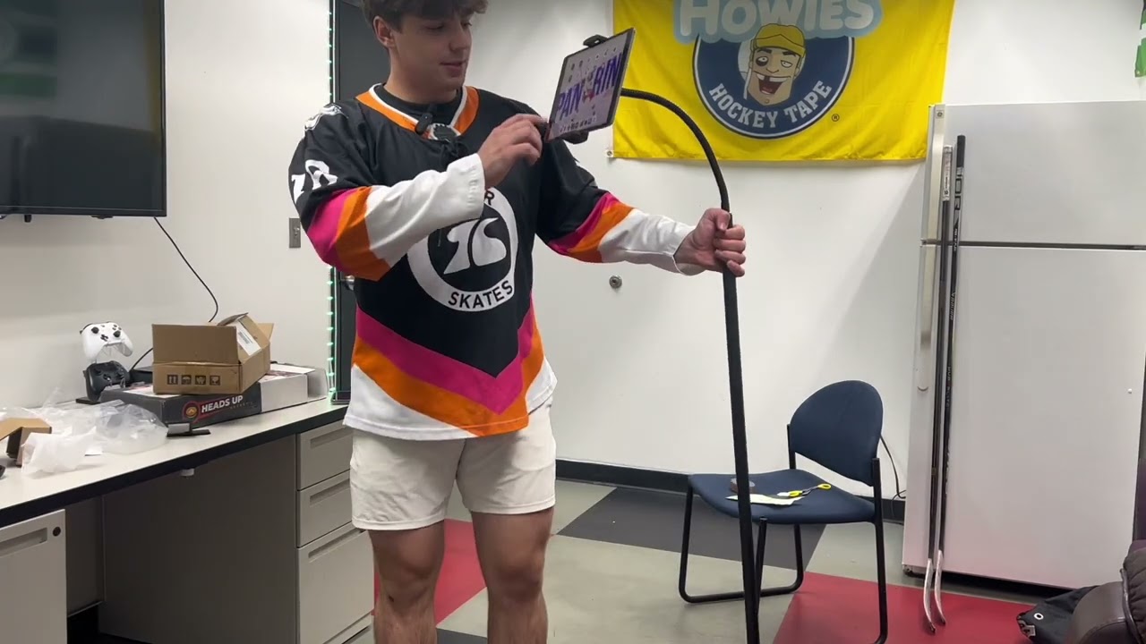HeadsUpHockey Unboxing | See Why @bdzoch16 is training with the first AI stick-handling tool!