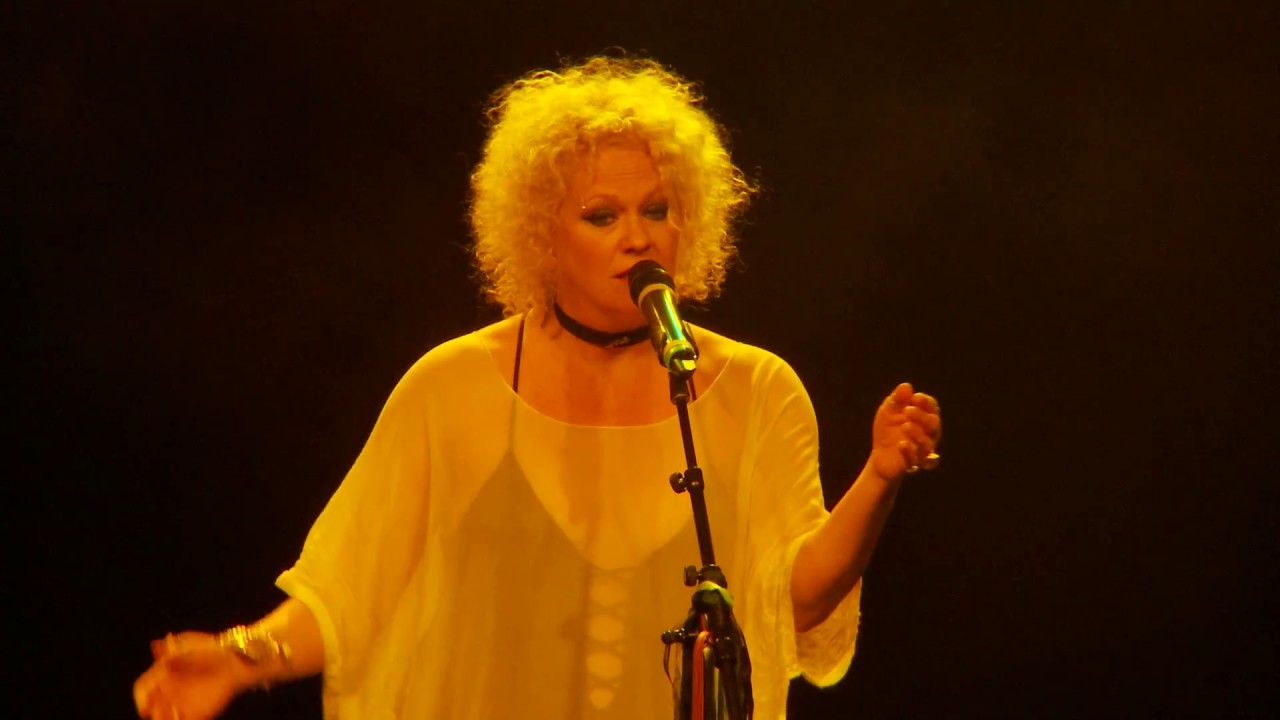 NOTS 28 Amber Martin sings 