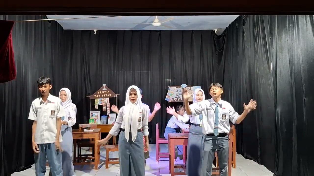 Tugas praktik Seni Budaya ( Drama Musikal ) XII-4 