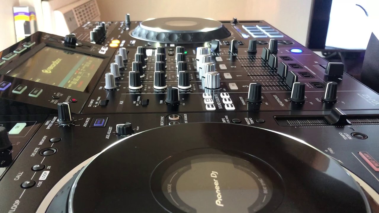 Pioneer XDJ-XZ Unboxing