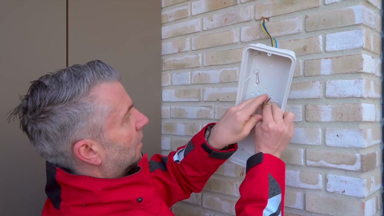 Buitenlamp monteren I Instructiefilm Elektro Scheppers