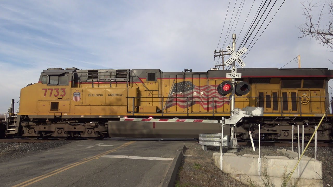 UP 7784 IOALBR Baretable Train East, 20th St. Railroad Crossing, Sacramento CA