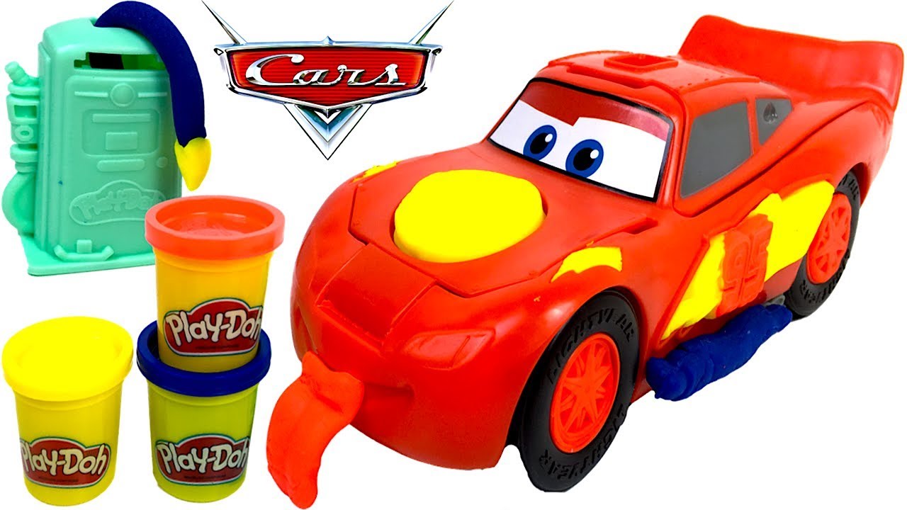 DISNEY PIXAR CARS RAYO MCQUEEN - PLAY DOH PLAYSET CON FIGURA DE MACUIN GASOLINERA Y RODILLO