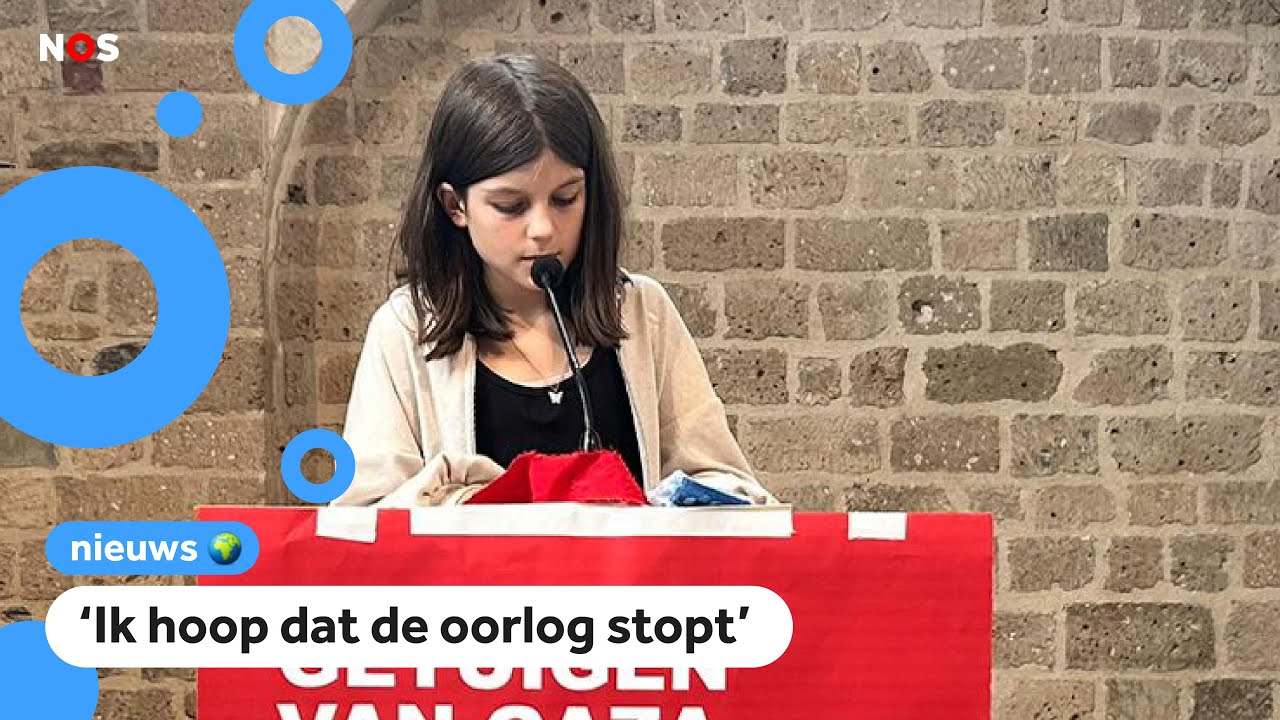 Kinderen lezen namen voor van slachtoffers in Gaza