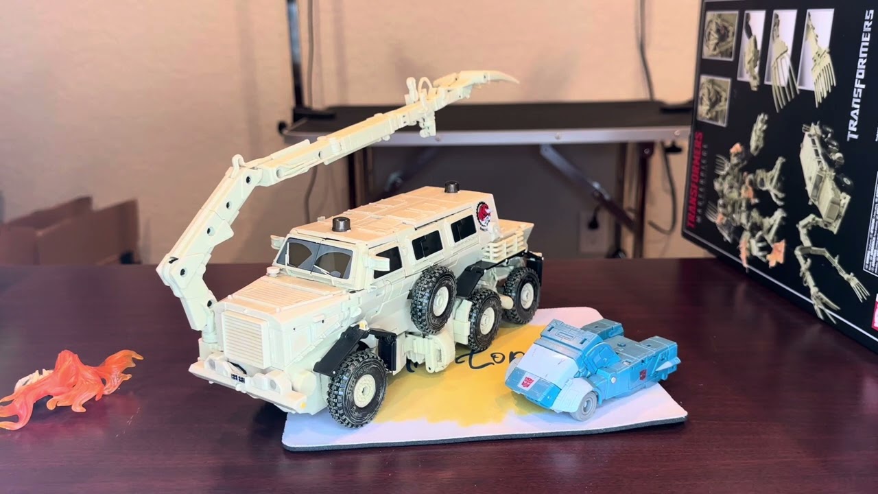 Transformers Masterpiece MPM-14 Bonecrusher Quick Take and UnBoxing