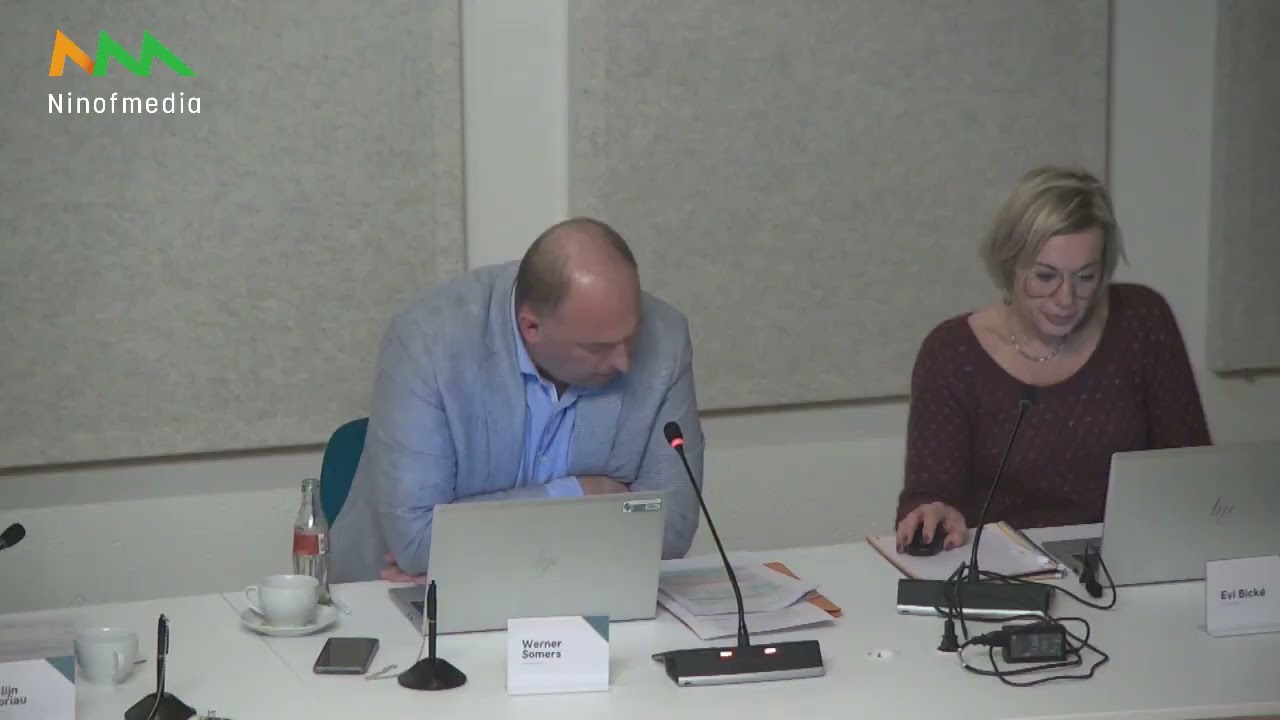 Helpen minder kledingcontainers en meer camera’s tegen sluikstorten?