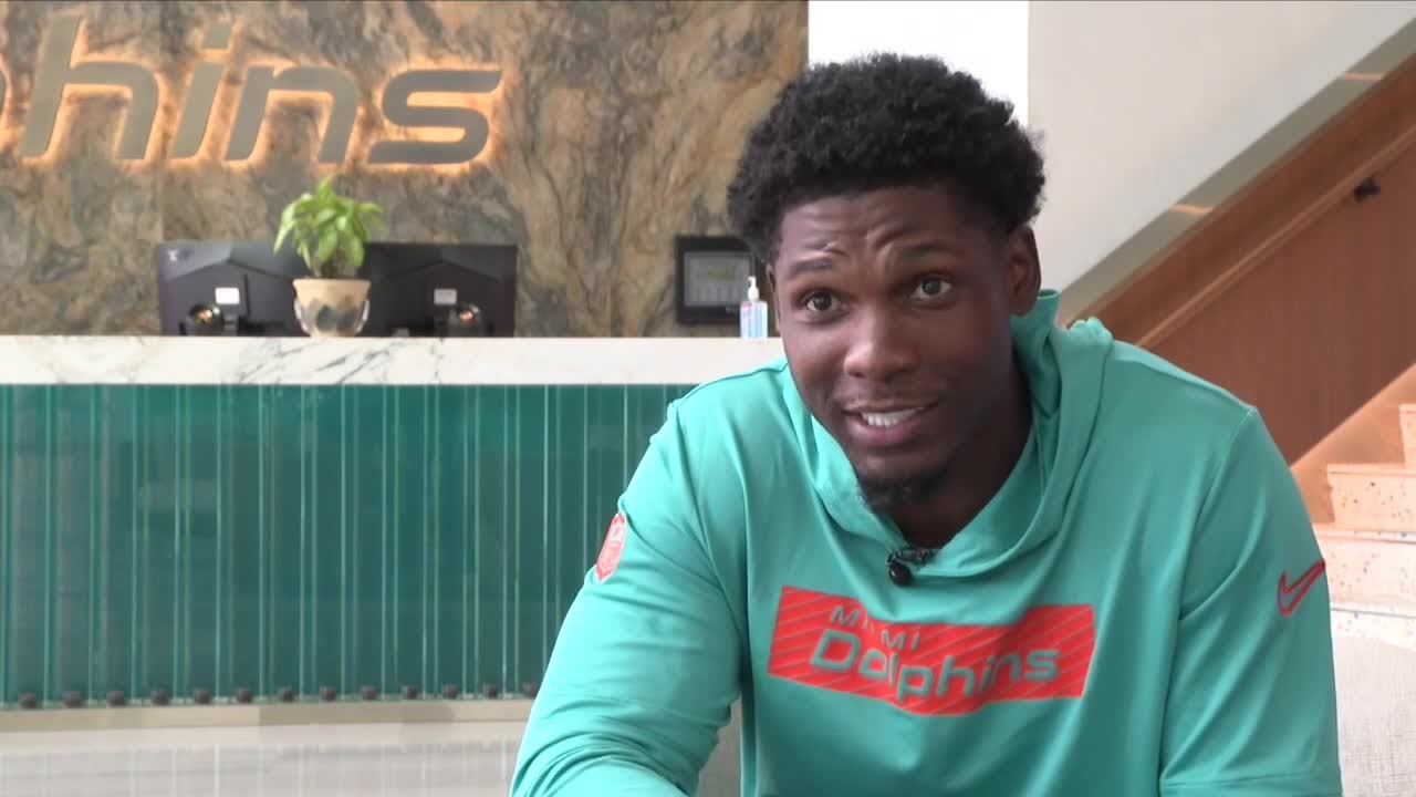What this Dolphins player does to find peace in the craze of playing in the NFL