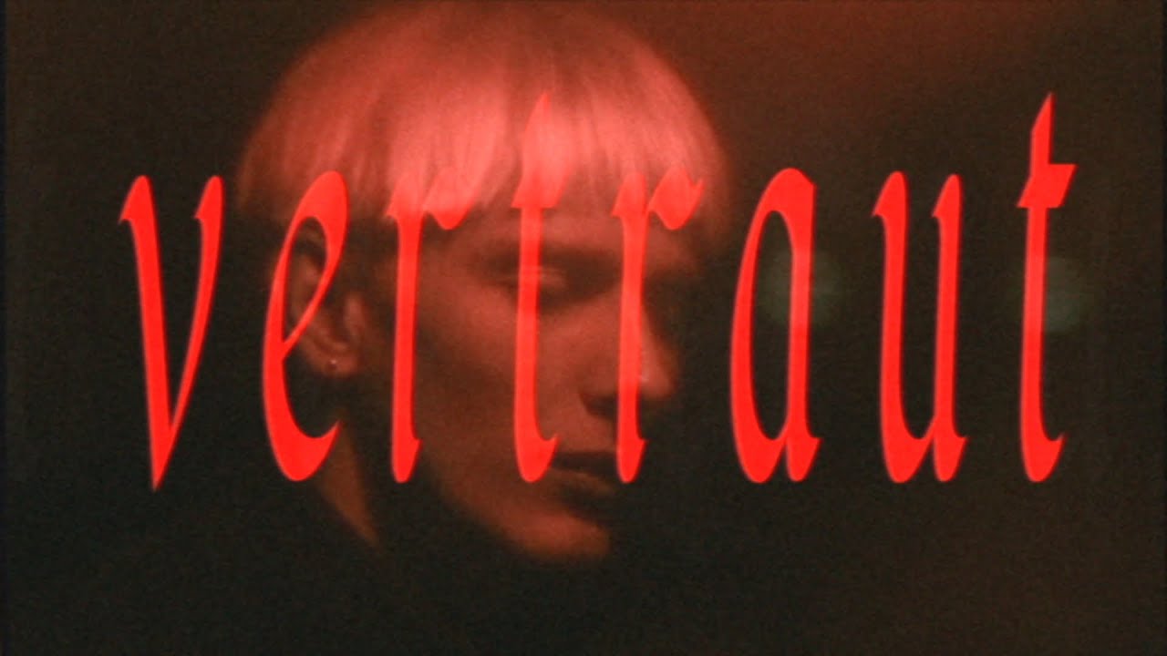 SCHRAMM - VERTRAUT (LYRIC VIDEO)