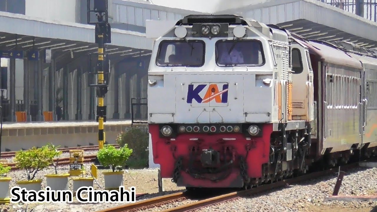 Hunting Kedatangan & Keberangkatan Kereta Api Di Perlintasan Kereta Api JPL 149 Stasiun Cimahi