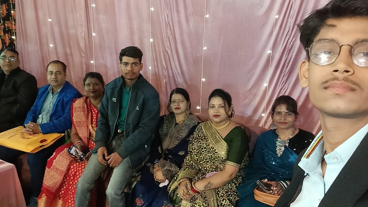 Puri lic team gayi party mein😍🎉