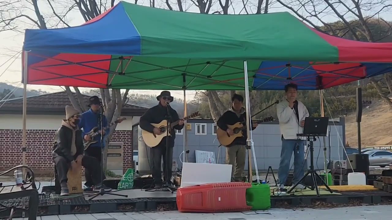 어느 봄날 버스킹 사랑아.