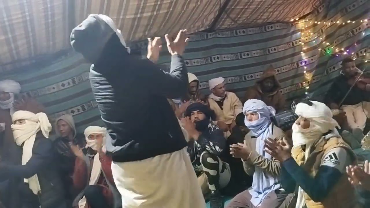 ابداع  فرقة نغمة الجنوب بقيادة الفنان #حسين في قصر الساقية بلدية طلمين ولاية تيميمون