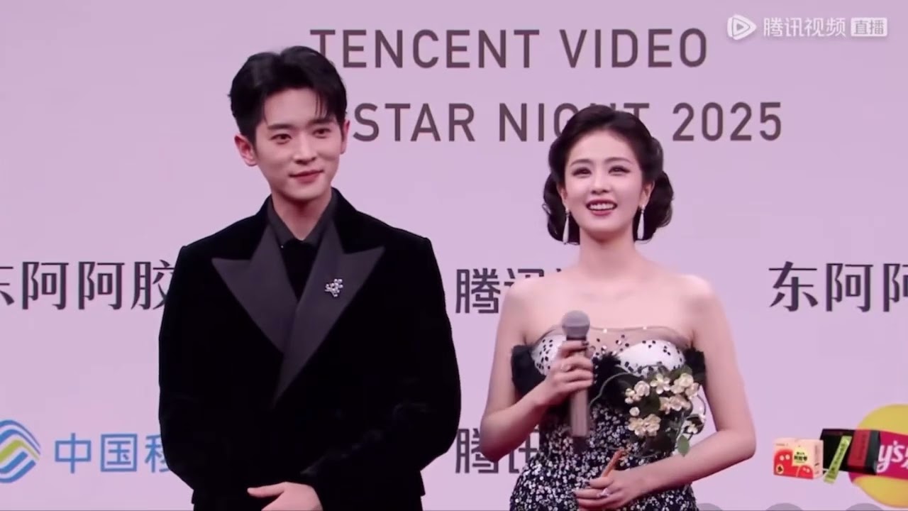 Cheng Lei & Bai Lu on the red carpet at the Starlight Awards 