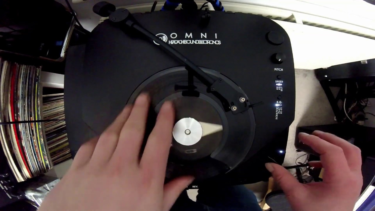 Portablism #2: A quick 1 min scratch on the Omni portable turntable