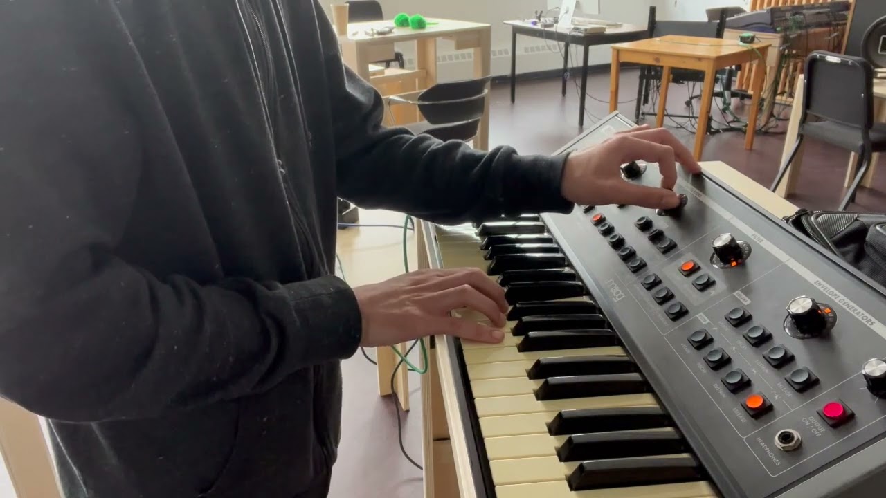 Making Pac-Man video game type sound effects on the Moog Synthesizer