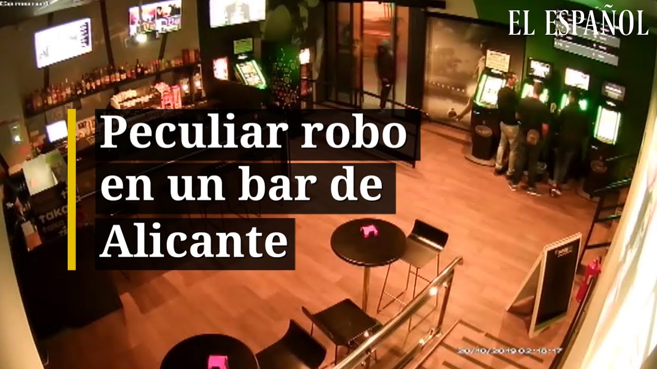 PECULIAR ROBO en un bar de Alicante