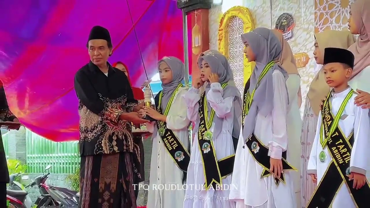 Haflah akhirussanah TPQ Roudlotul Abidin Wedoro, wisuda TPQ ke 8 dan milad TPQ ke 12