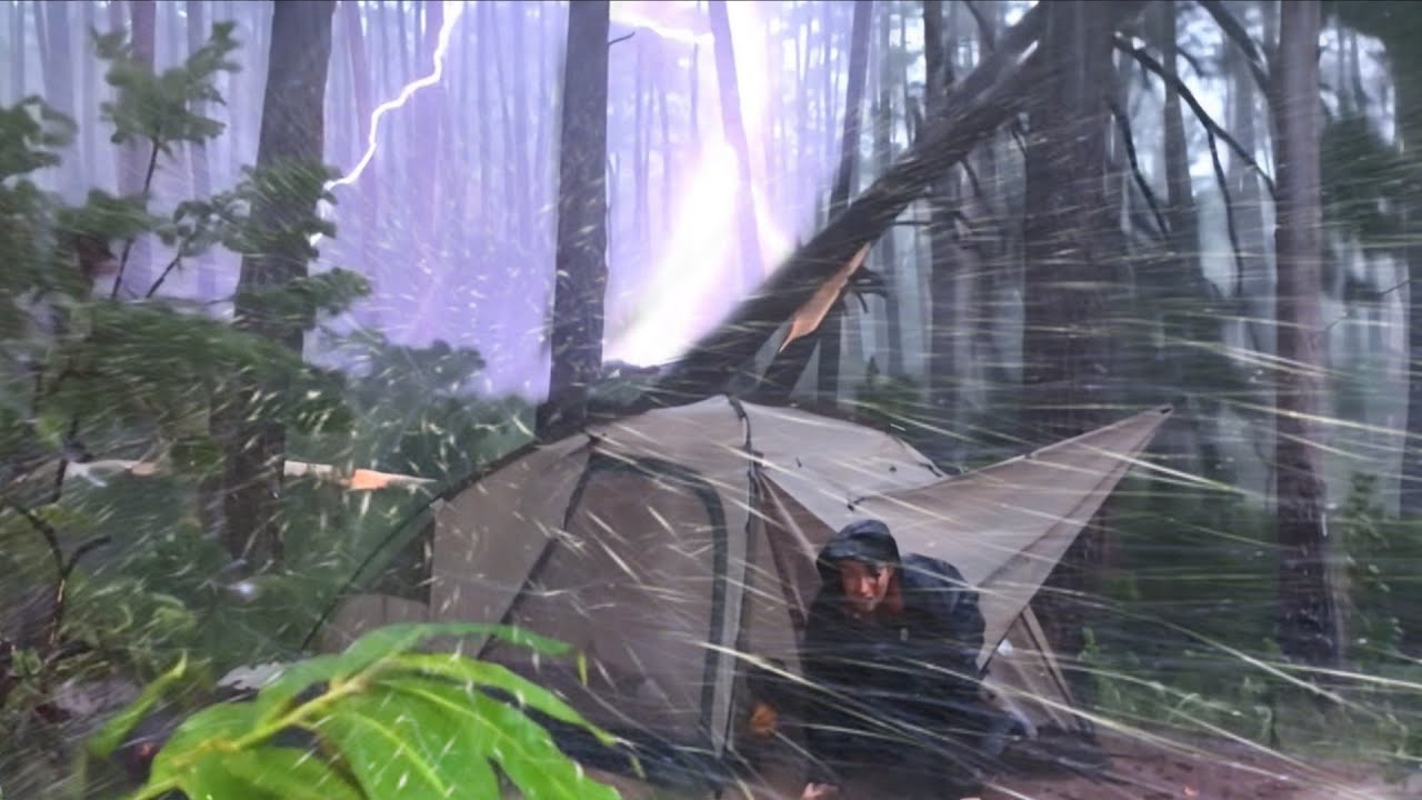 ‼️BAD WEATHER AND TERRIFYING THUNDERSTORM ⚡ CAMPING IN HEAVY RAIN ⛈️